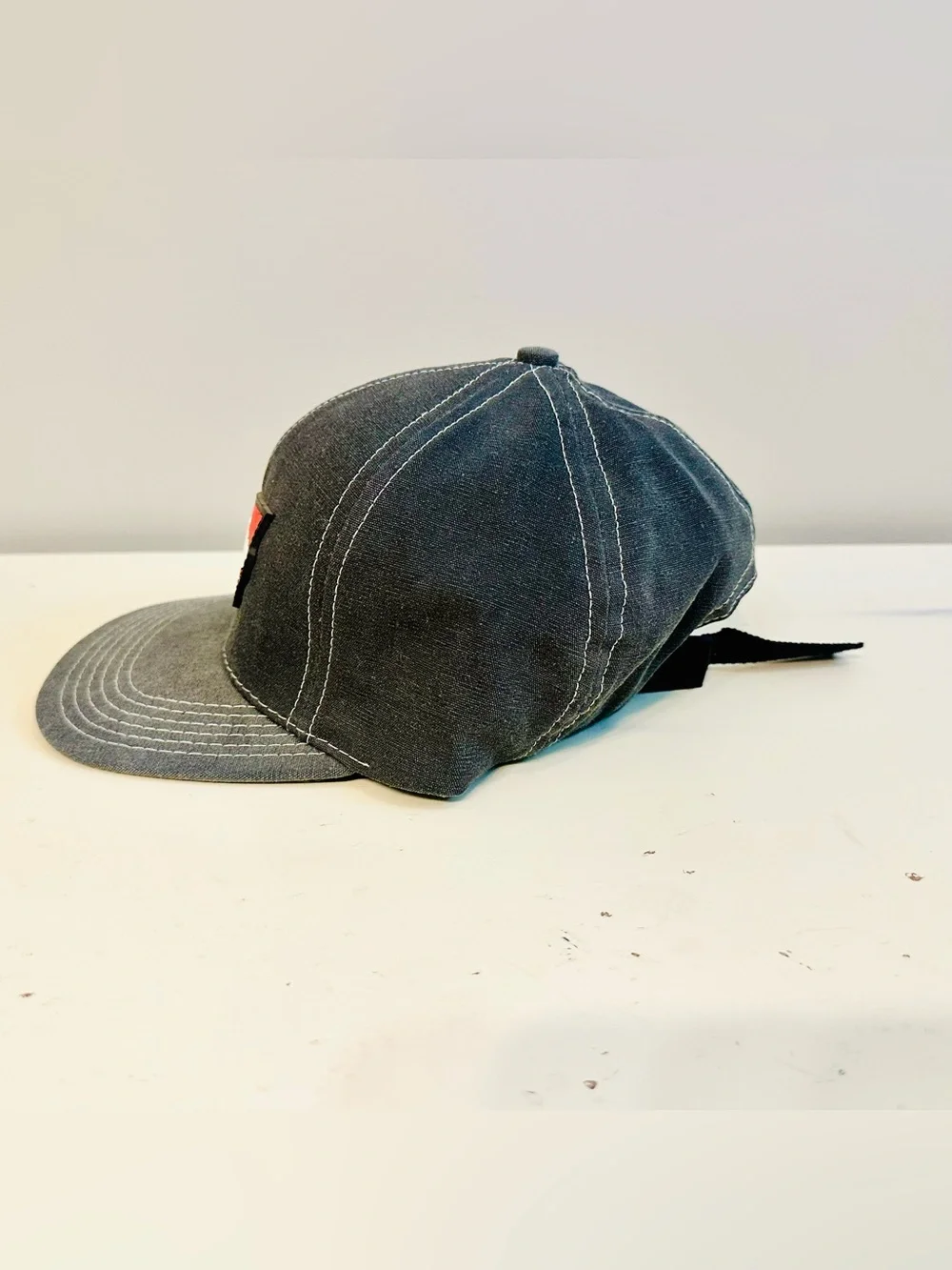 Vtg Y2K Budweiser Bow Tie Logo Gray Hat SnapTrap 1996 Anheuser-Busch Retro USA